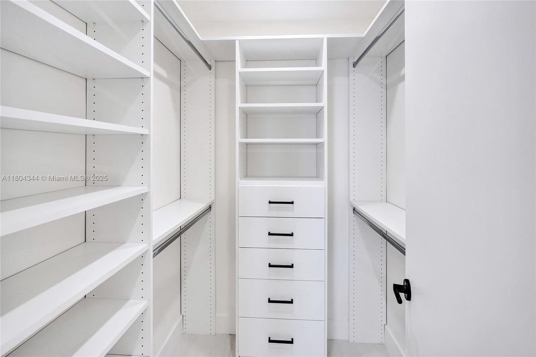 Recently Sold: $1,799,000 (3 beds, 3 baths, 2718 Square Feet)