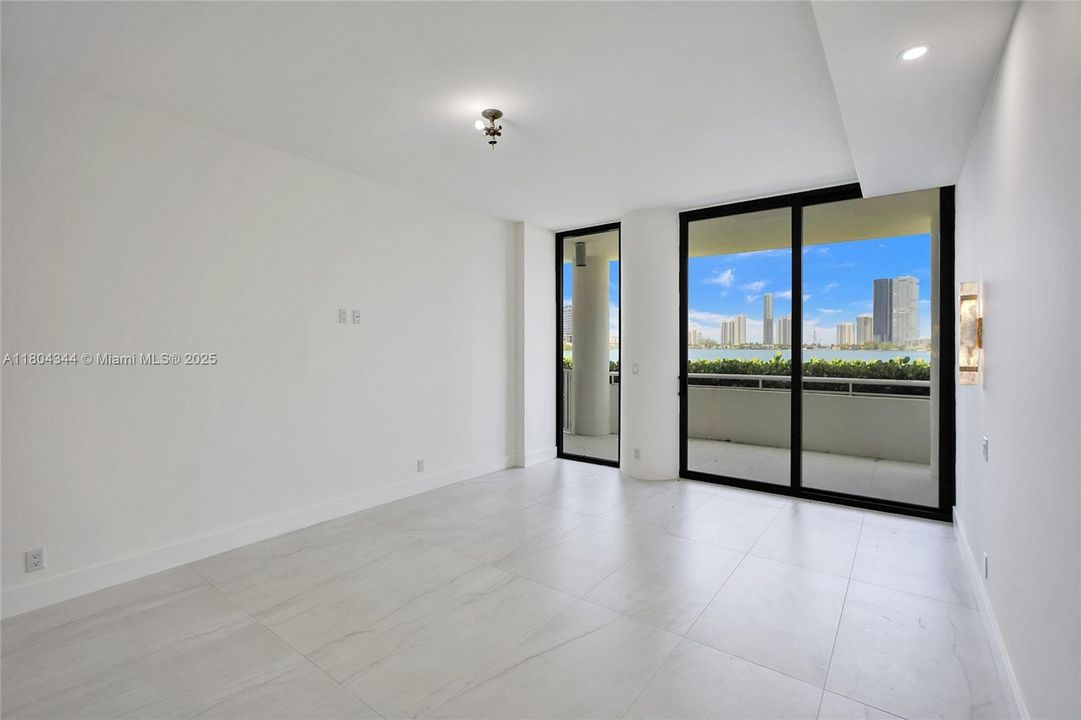 Recently Sold: $1,799,000 (3 beds, 3 baths, 2718 Square Feet)