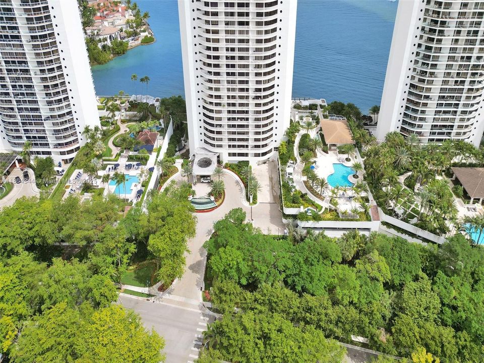 Recently Sold: $1,799,000 (3 beds, 3 baths, 2718 Square Feet)