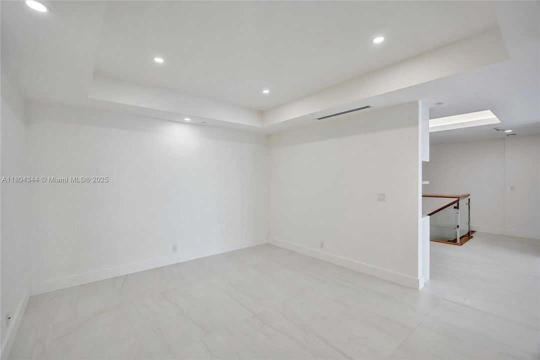 Recently Sold: $1,799,000 (3 beds, 3 baths, 2718 Square Feet)