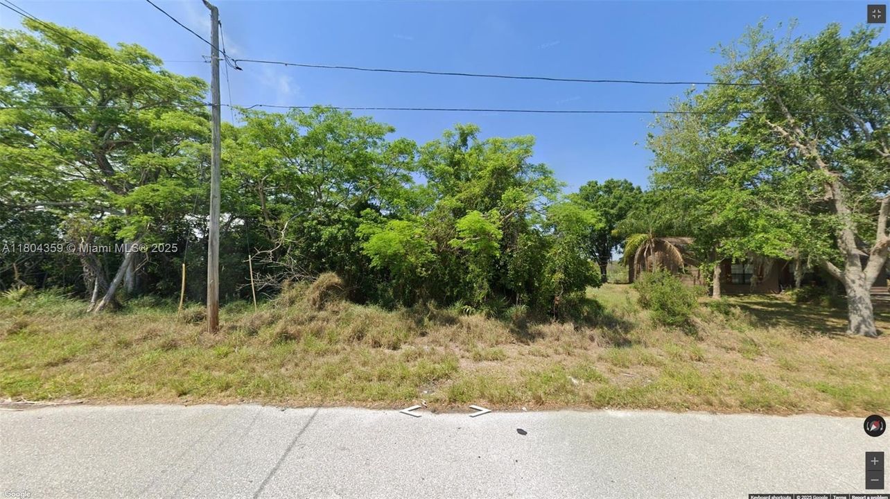 待售: $39,000 (0.22 acres)