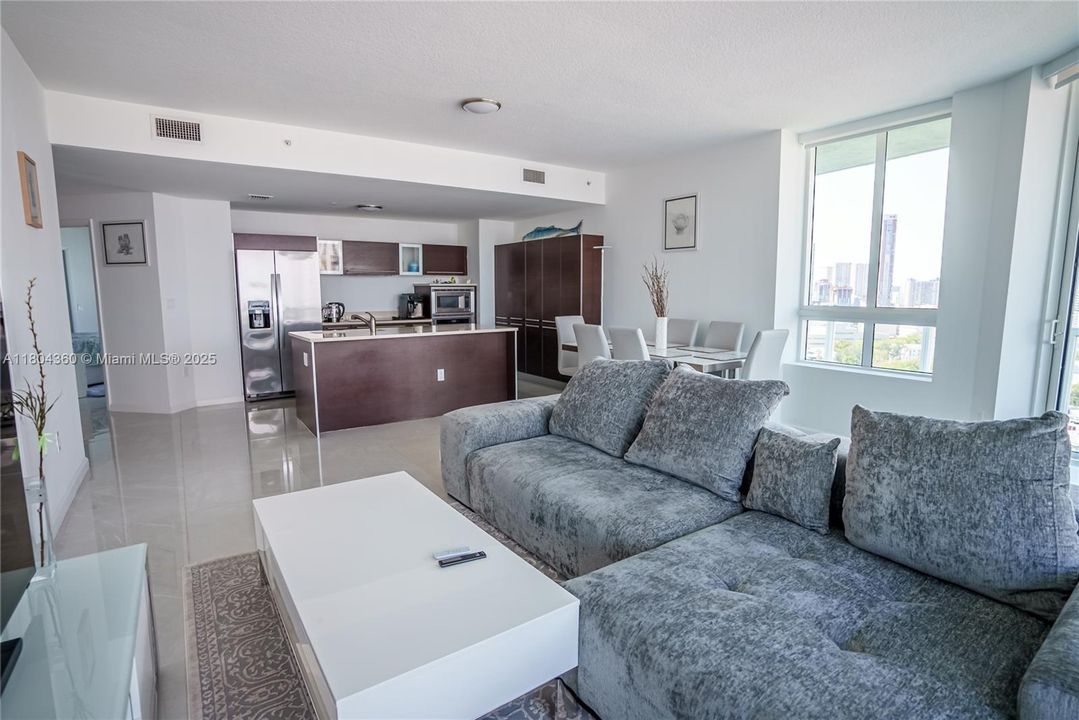 En Venta: $700,000 (2 camas, 2 baños, 1162 Pies cuadrados)