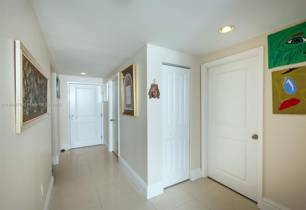 Vendido Recientemente: $788,500 (3 camas, 2 baños, 1551 Pies cuadrados)