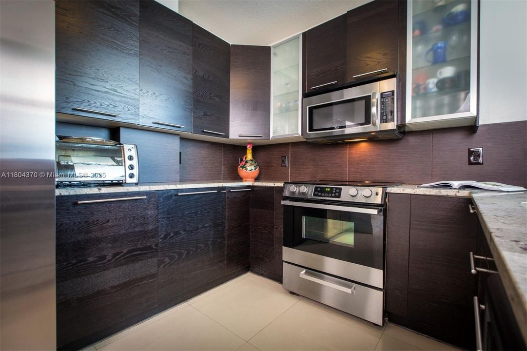 Vendido Recientemente: $788,500 (3 camas, 2 baños, 1551 Pies cuadrados)