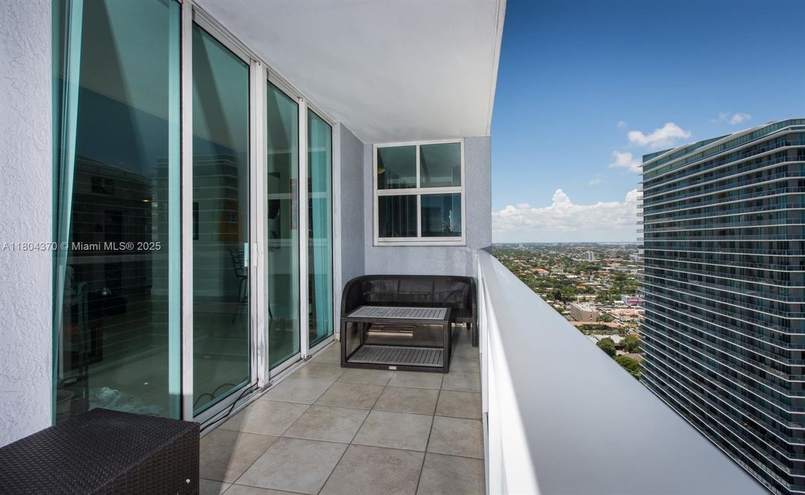 Vendido Recientemente: $788,500 (3 camas, 2 baños, 1551 Pies cuadrados)