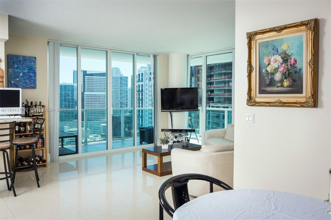 Vendido Recientemente: $788,500 (3 camas, 2 baños, 1551 Pies cuadrados)