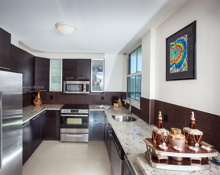 Vendido Recientemente: $788,500 (3 camas, 2 baños, 1551 Pies cuadrados)