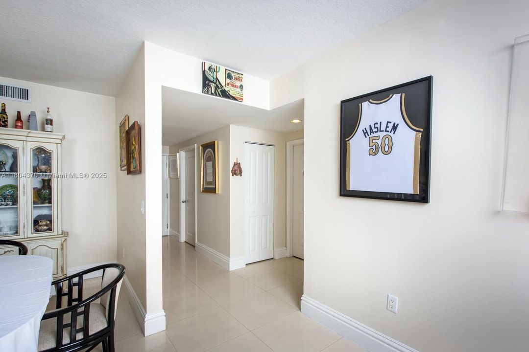 Vendido Recientemente: $788,500 (3 camas, 2 baños, 1551 Pies cuadrados)