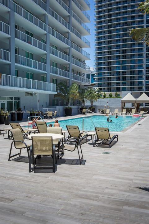 Vendido Recientemente: $788,500 (3 camas, 2 baños, 1551 Pies cuadrados)