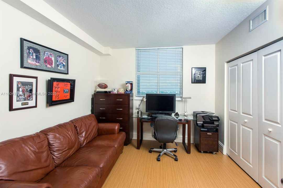 Vendido Recientemente: $788,500 (3 camas, 2 baños, 1551 Pies cuadrados)