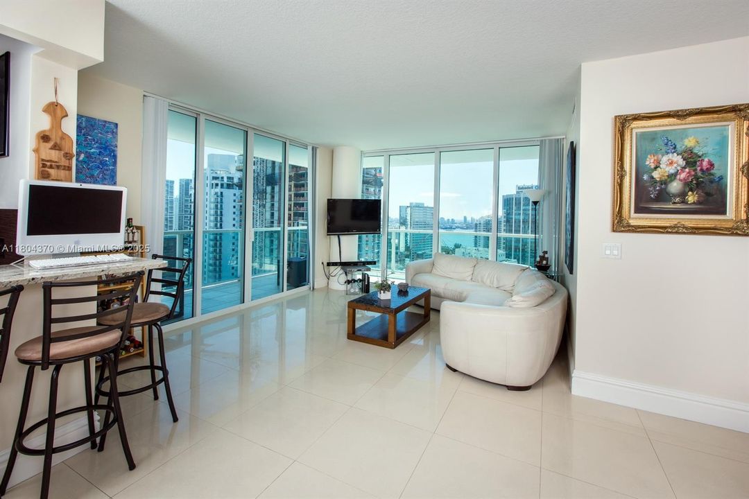 Vendido Recientemente: $788,500 (3 camas, 2 baños, 1551 Pies cuadrados)