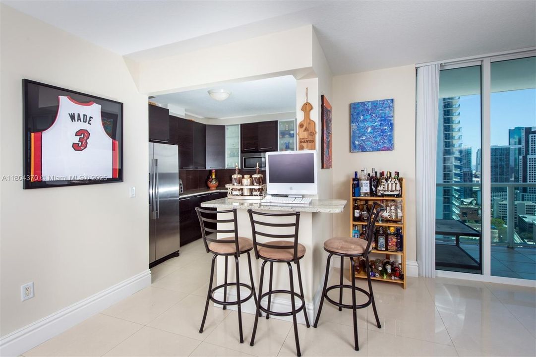 Vendido Recientemente: $788,500 (3 camas, 2 baños, 1551 Pies cuadrados)