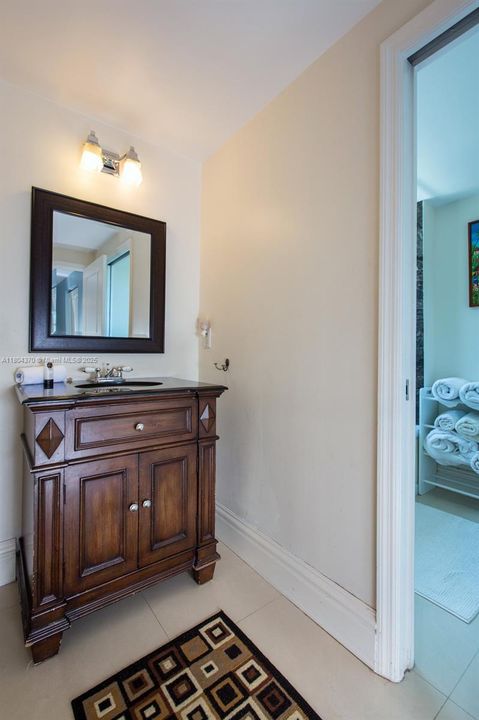 Vendido Recientemente: $788,500 (3 camas, 2 baños, 1551 Pies cuadrados)