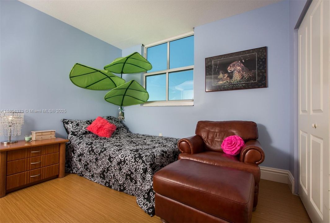 Vendido Recientemente: $788,500 (3 camas, 2 baños, 1551 Pies cuadrados)