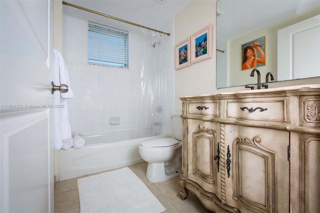 Vendido Recientemente: $788,500 (3 camas, 2 baños, 1551 Pies cuadrados)