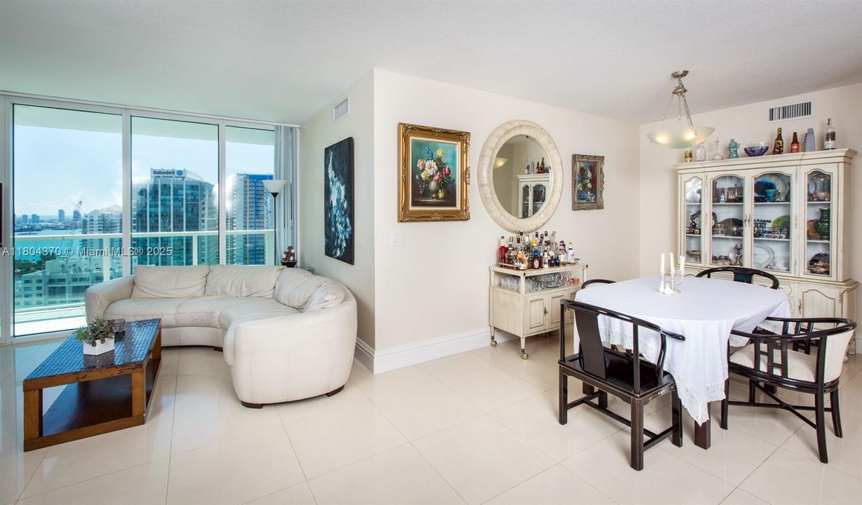 Vendido Recientemente: $788,500 (3 camas, 2 baños, 1551 Pies cuadrados)