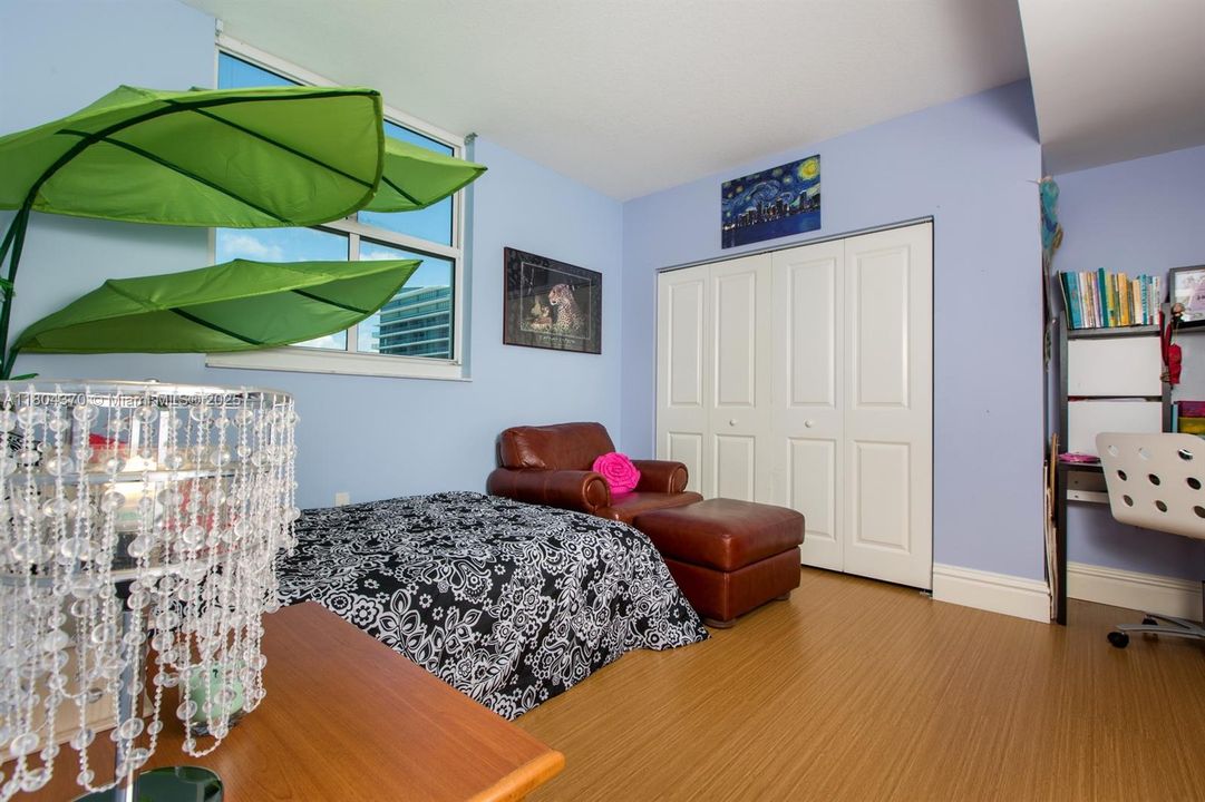 Vendido Recientemente: $788,500 (3 camas, 2 baños, 1551 Pies cuadrados)