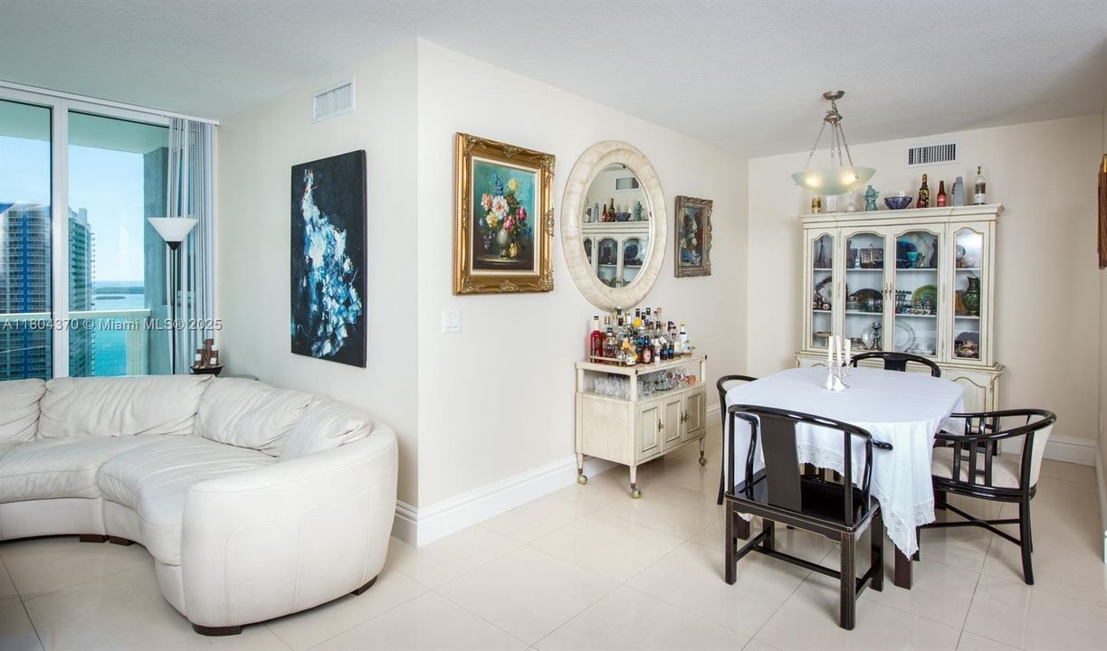 Vendido Recientemente: $788,500 (3 camas, 2 baños, 1551 Pies cuadrados)