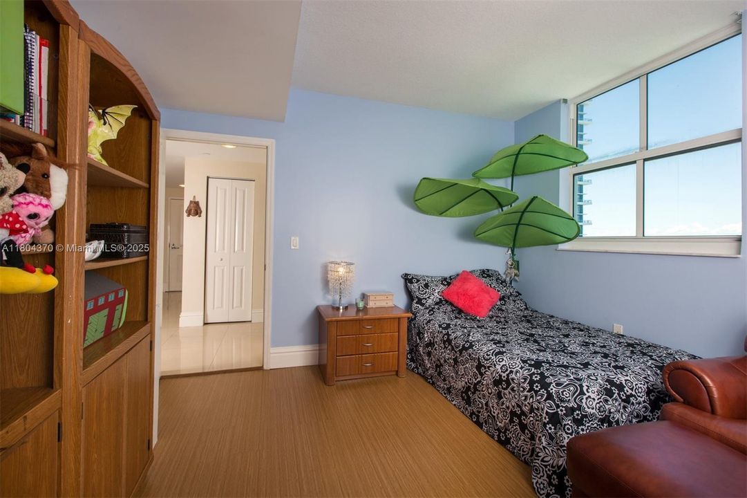 Vendido Recientemente: $788,500 (3 camas, 2 baños, 1551 Pies cuadrados)