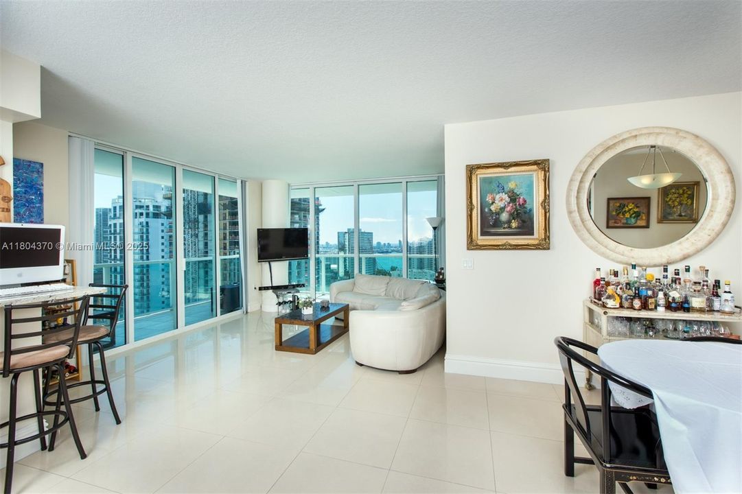 Vendido Recientemente: $788,500 (3 camas, 2 baños, 1551 Pies cuadrados)