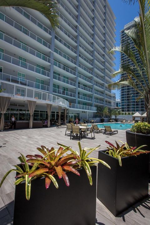 Vendido Recientemente: $788,500 (3 camas, 2 baños, 1551 Pies cuadrados)