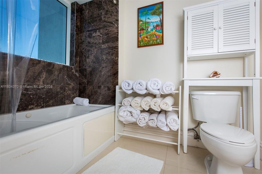 Vendido Recientemente: $788,500 (3 camas, 2 baños, 1551 Pies cuadrados)