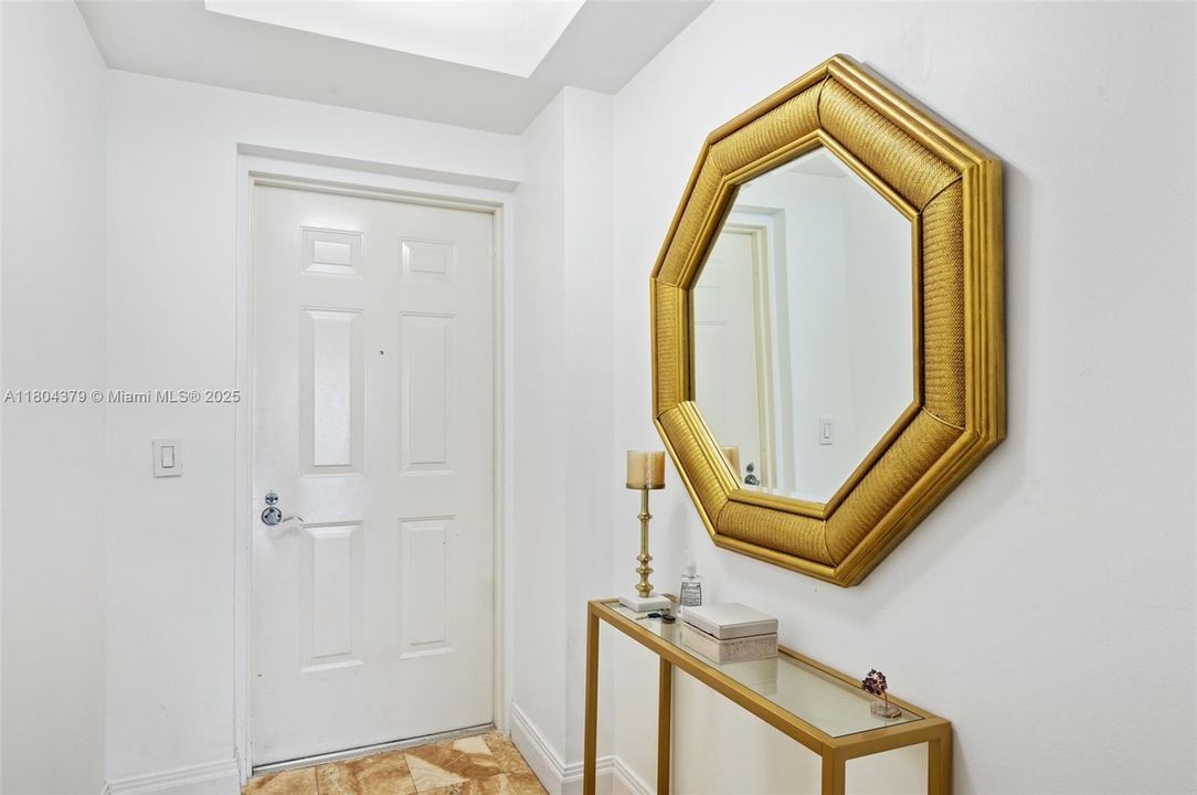 待售: $710,000 (2 贝兹, 2 浴室, 1824 平方英尺)