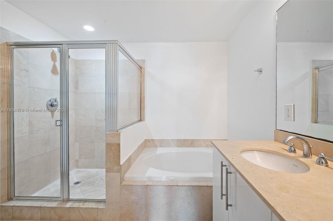 待售: $710,000 (2 贝兹, 2 浴室, 1824 平方英尺)