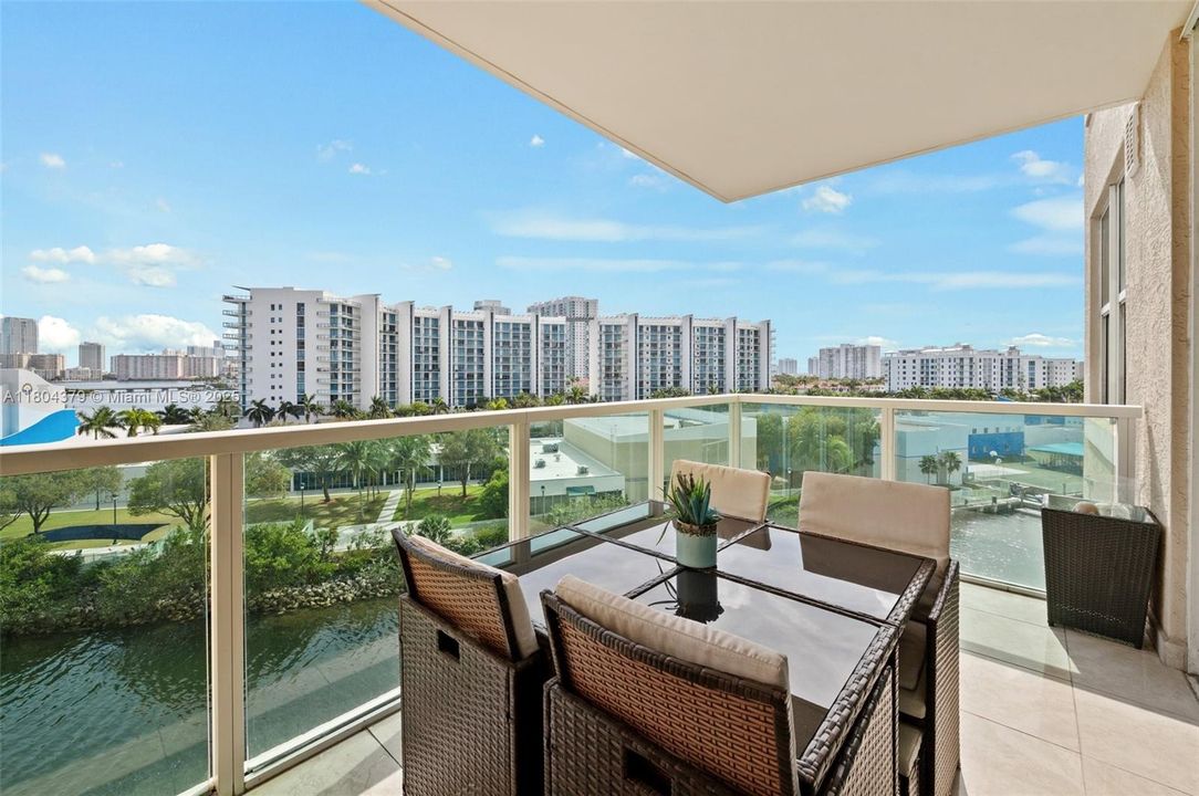 待售: $710,000 (2 贝兹, 2 浴室, 1824 平方英尺)