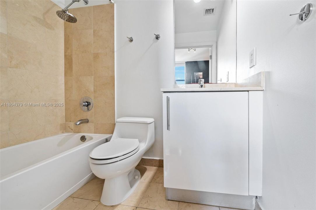 待售: $710,000 (2 贝兹, 2 浴室, 1824 平方英尺)