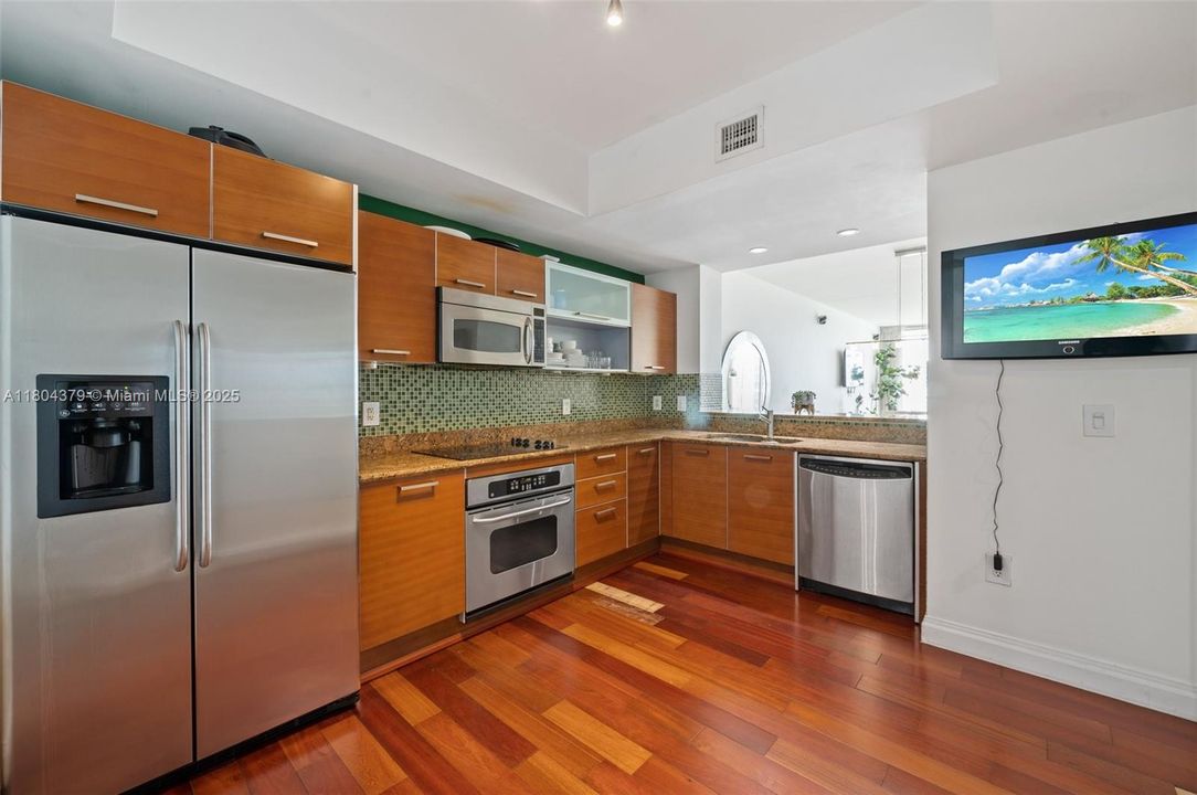 待售: $710,000 (2 贝兹, 2 浴室, 1824 平方英尺)