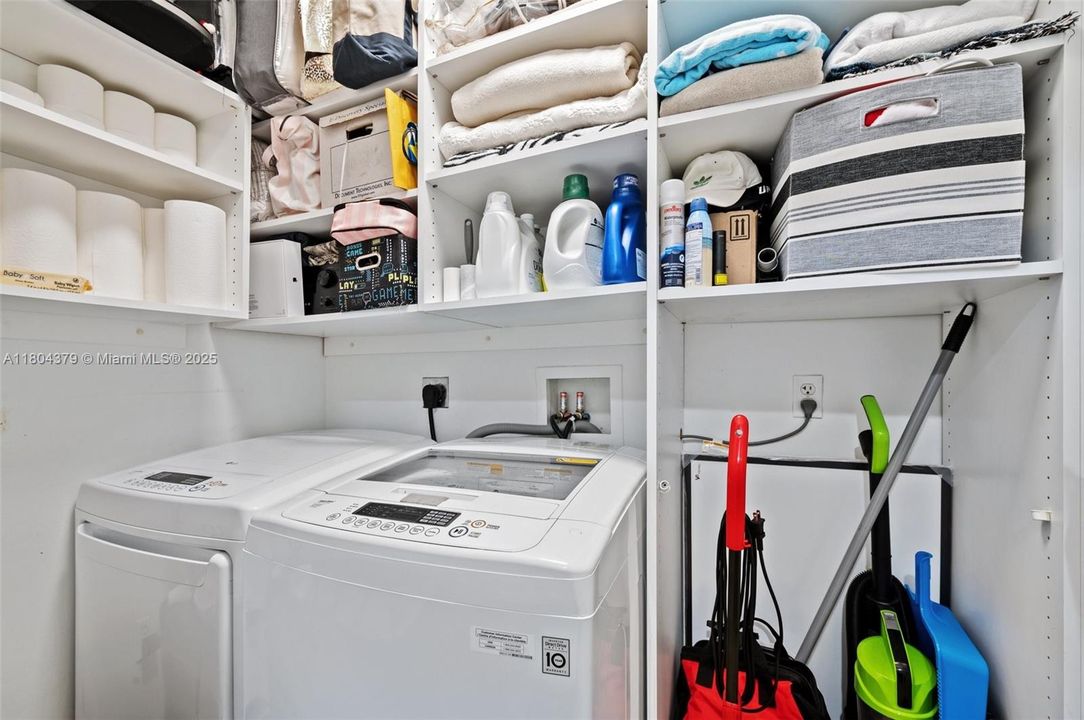 待售: $710,000 (2 贝兹, 2 浴室, 1824 平方英尺)