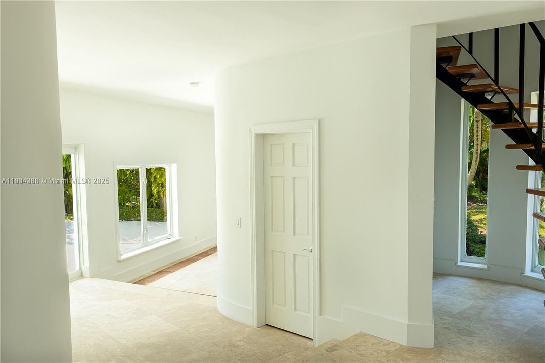 For Sale: $3,599,000 (6 beds, 5 baths, 4825 Square Feet)