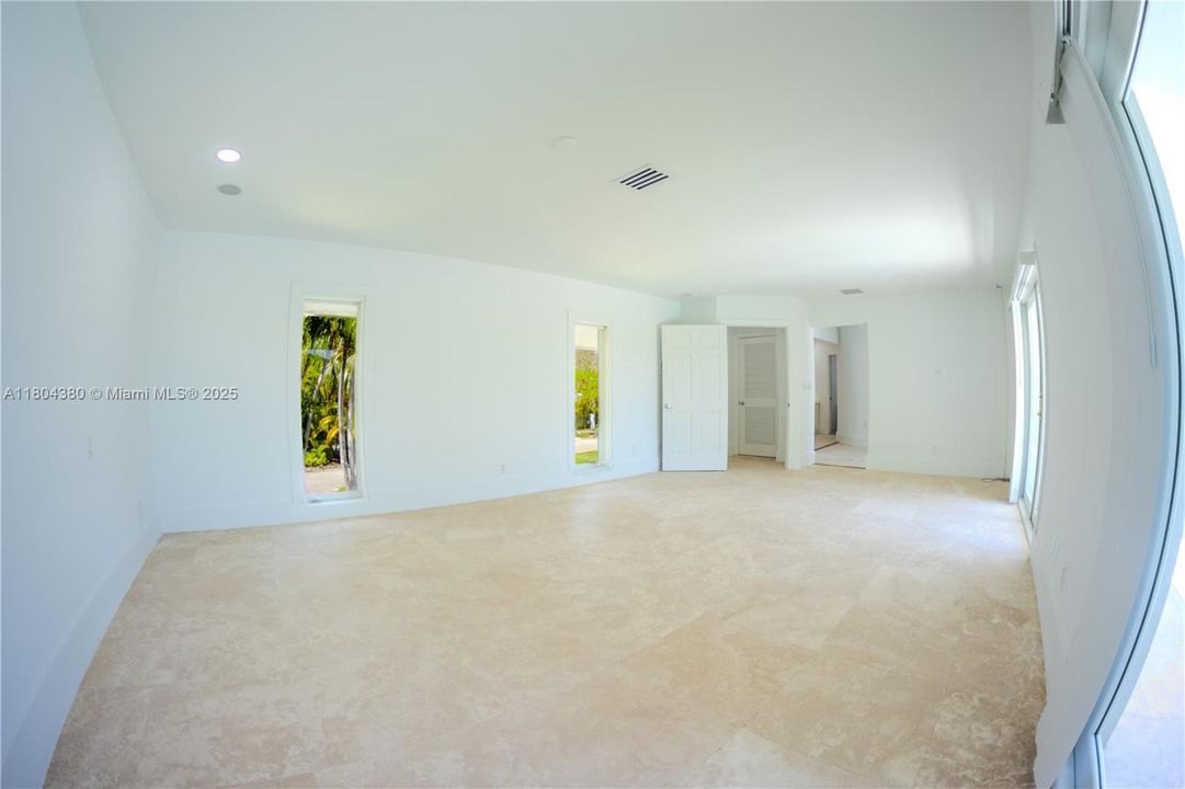 For Sale: $3,599,000 (6 beds, 5 baths, 4825 Square Feet)