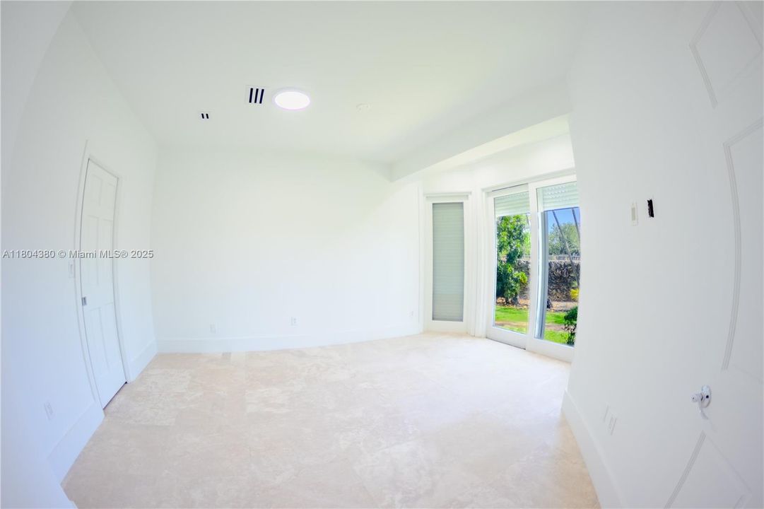 For Sale: $3,599,000 (6 beds, 5 baths, 4825 Square Feet)