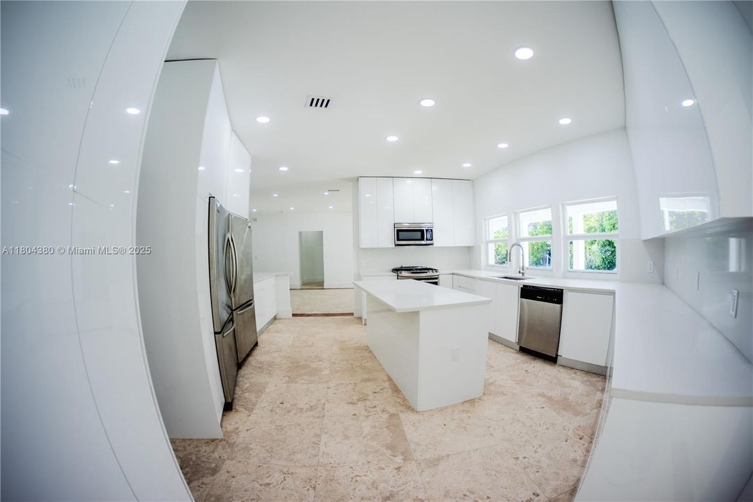 For Sale: $3,599,000 (6 beds, 5 baths, 4825 Square Feet)