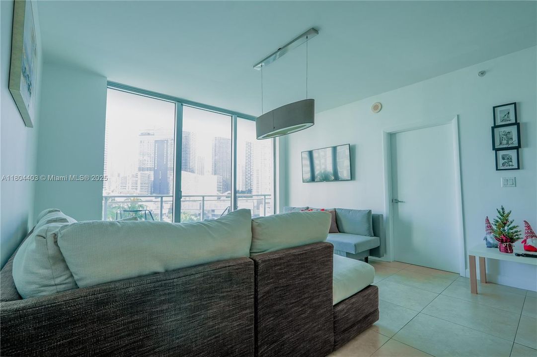 Vendido Recientemente: $550,000 (2 camas, 2 baños, 1093 Pies cuadrados)