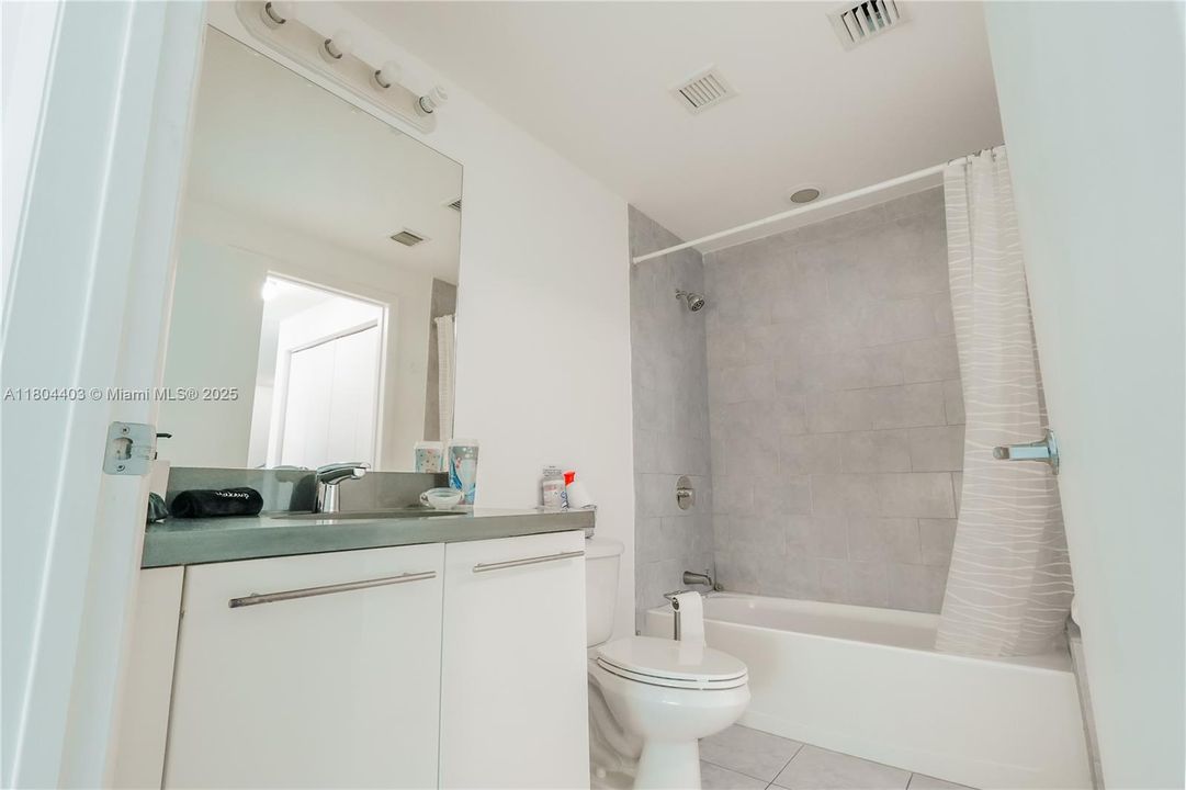 Vendido Recientemente: $550,000 (2 camas, 2 baños, 1093 Pies cuadrados)