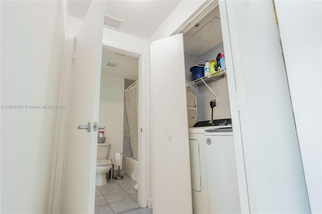 Vendido Recientemente: $550,000 (2 camas, 2 baños, 1093 Pies cuadrados)