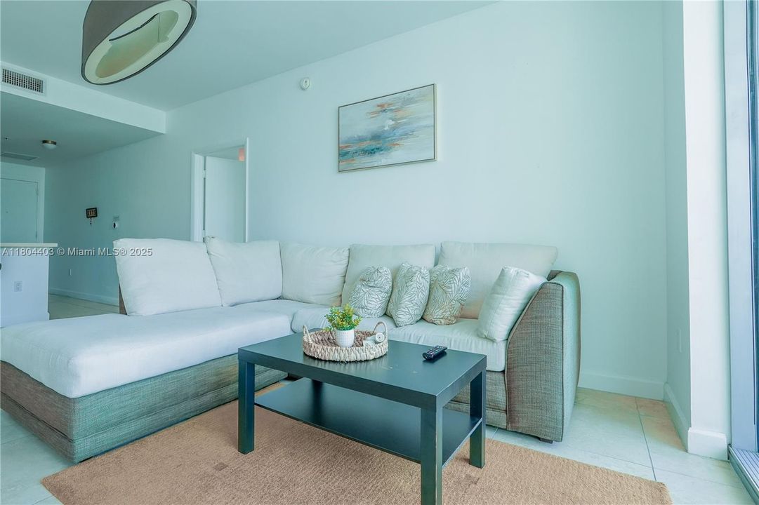 Vendido Recientemente: $550,000 (2 camas, 2 baños, 1093 Pies cuadrados)