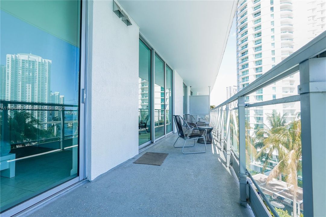 Vendido Recientemente: $550,000 (2 camas, 2 baños, 1093 Pies cuadrados)