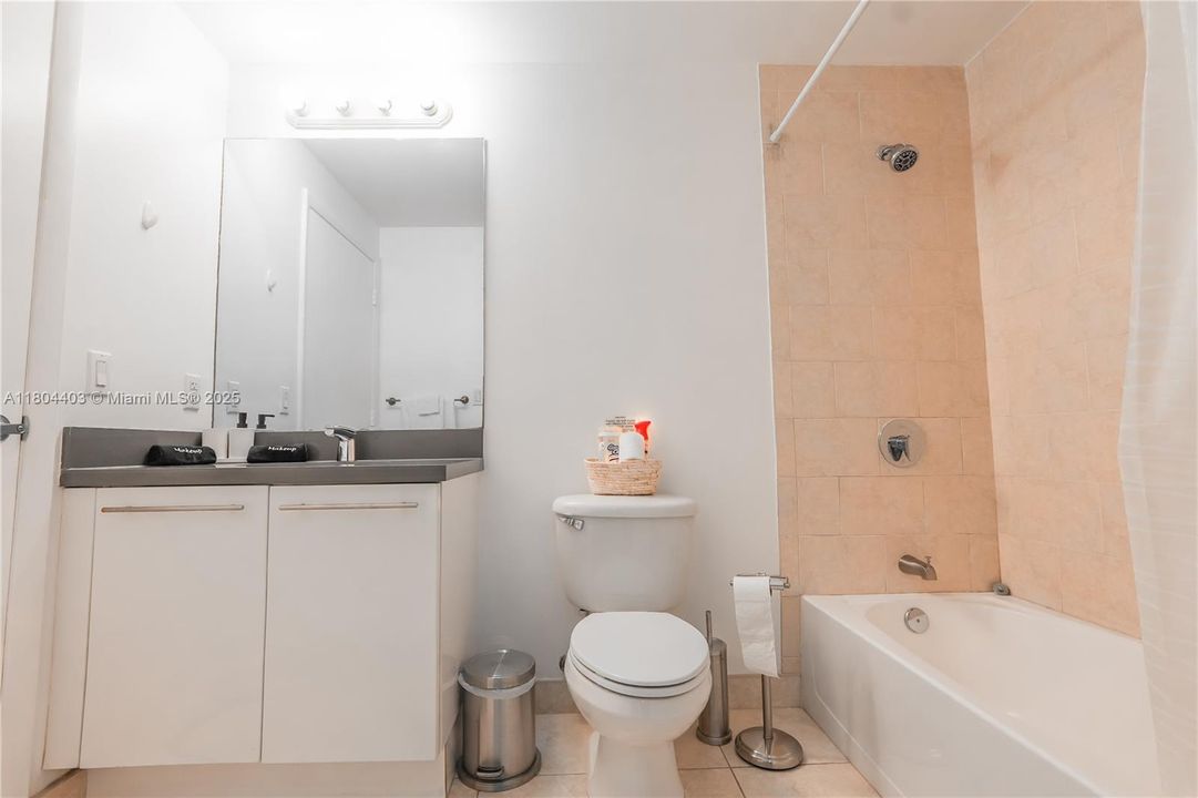 Vendido Recientemente: $550,000 (2 camas, 2 baños, 1093 Pies cuadrados)