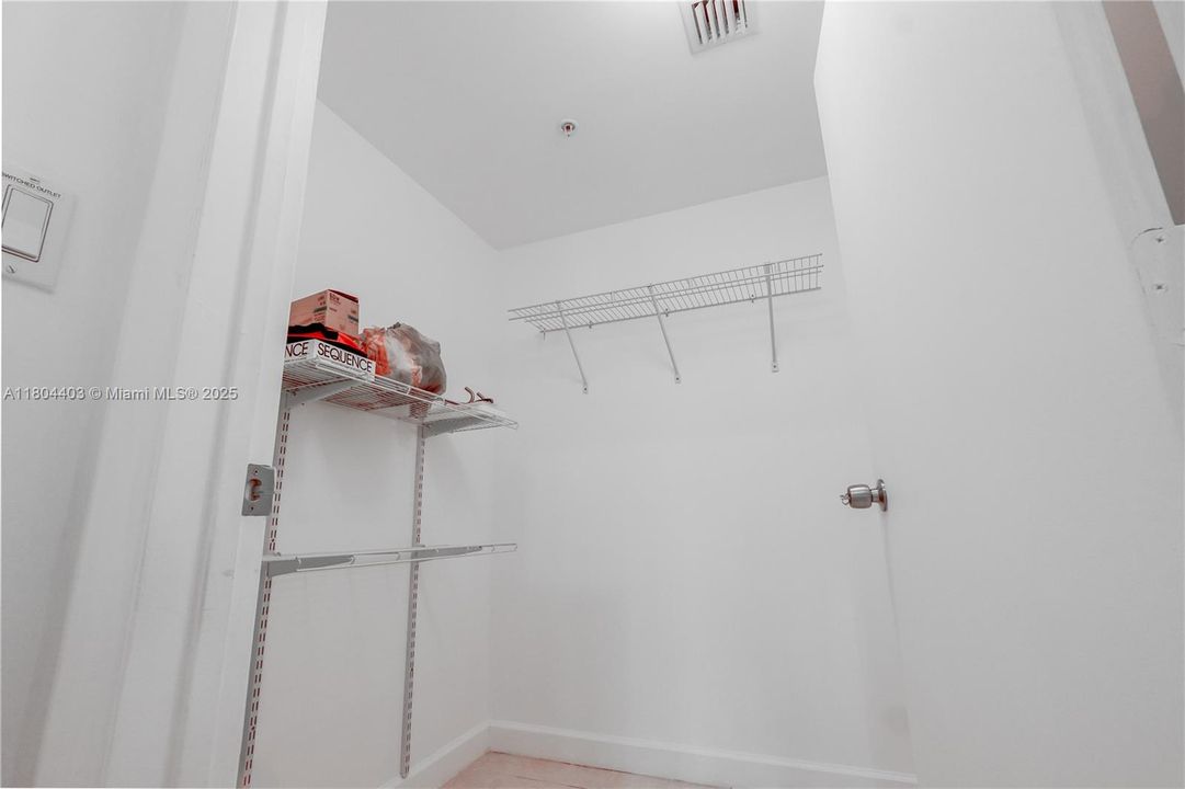 Vendido Recientemente: $550,000 (2 camas, 2 baños, 1093 Pies cuadrados)