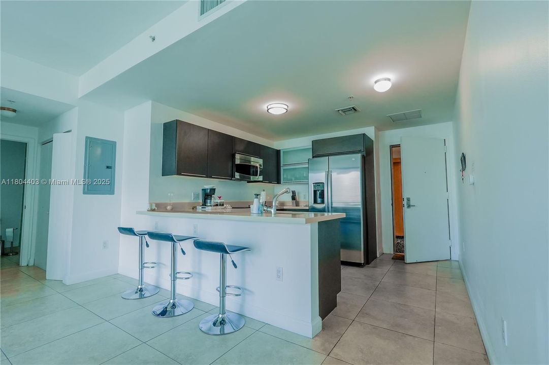 Vendido Recientemente: $550,000 (2 camas, 2 baños, 1093 Pies cuadrados)