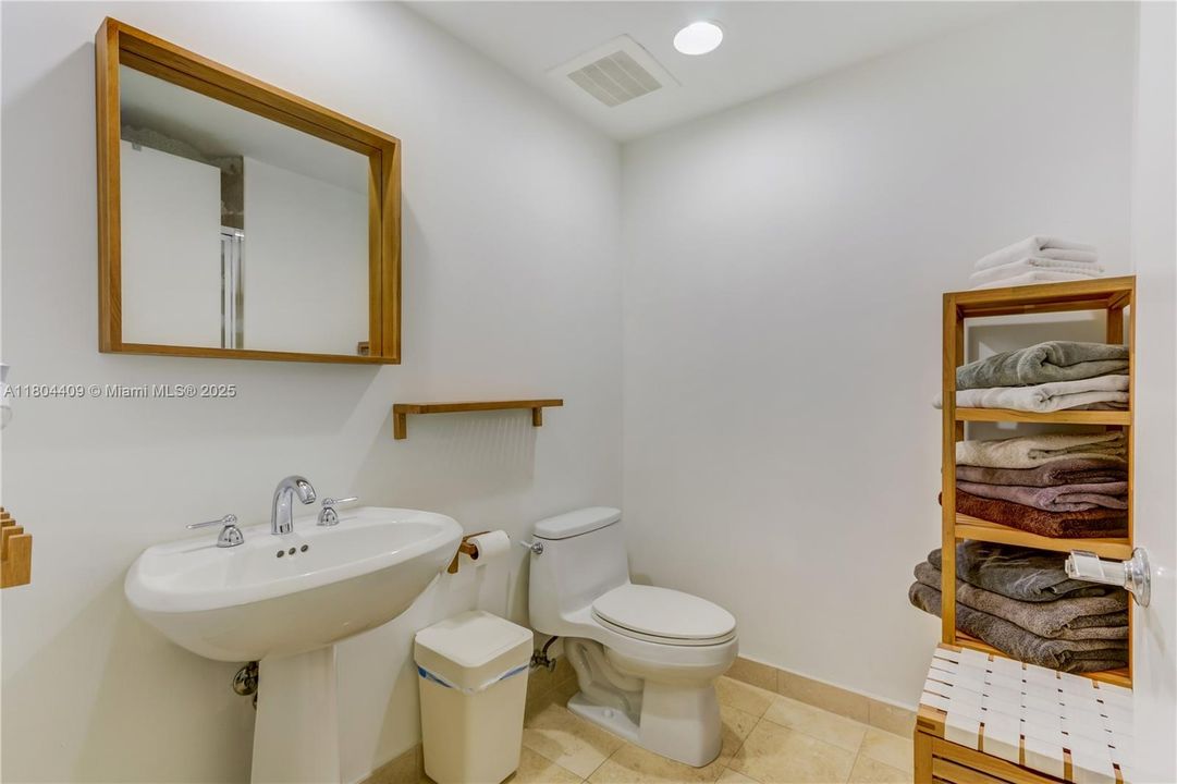 For Sale: $1,480,000 (3 beds, 3 baths, 1675 Square Feet)