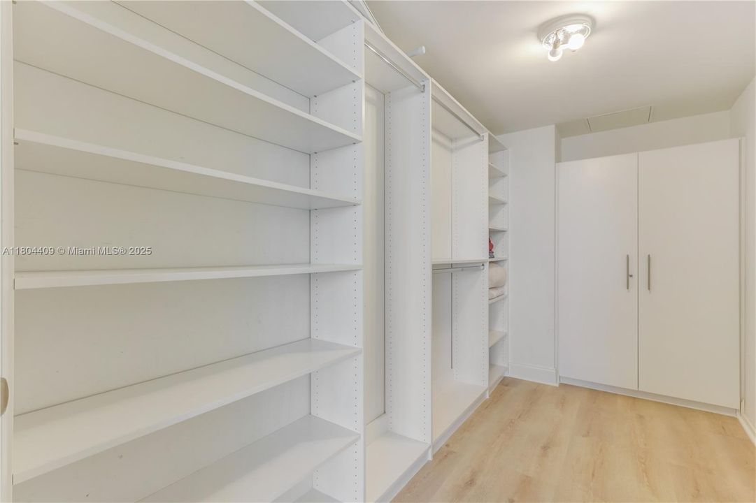 For Sale: $1,480,000 (3 beds, 3 baths, 1675 Square Feet)