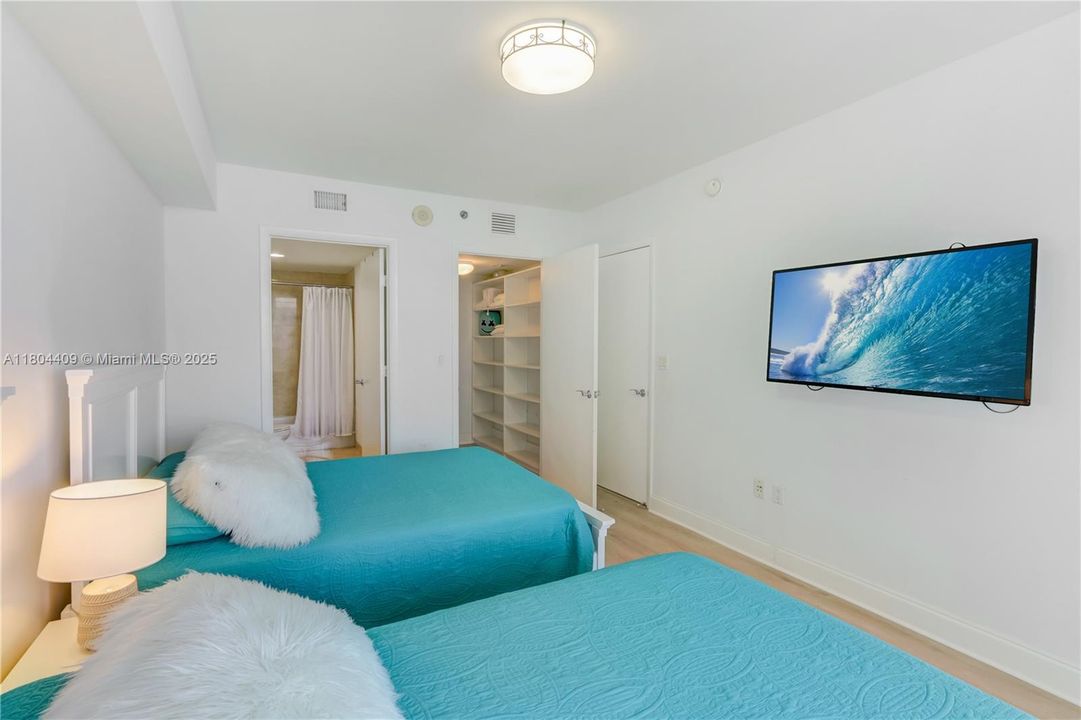 For Sale: $1,480,000 (3 beds, 3 baths, 1675 Square Feet)