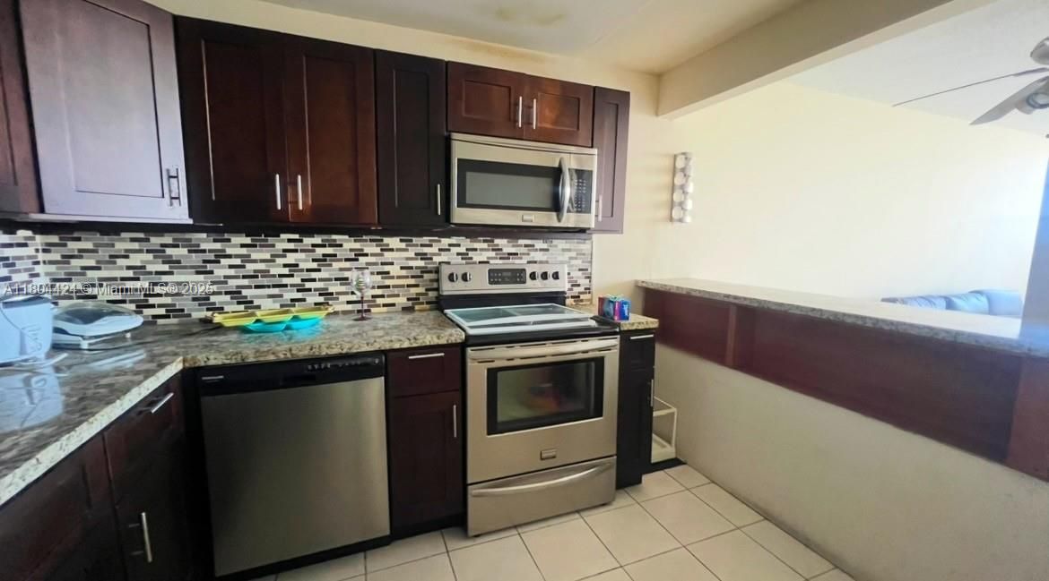 Active With Contract: $125,000 (1 beds, 1 baths, 790 Square Feet)