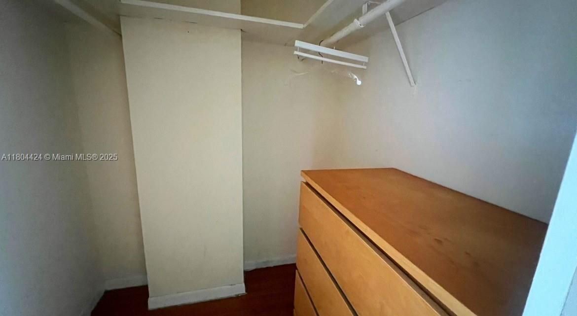 Active With Contract: $125,000 (1 beds, 1 baths, 790 Square Feet)