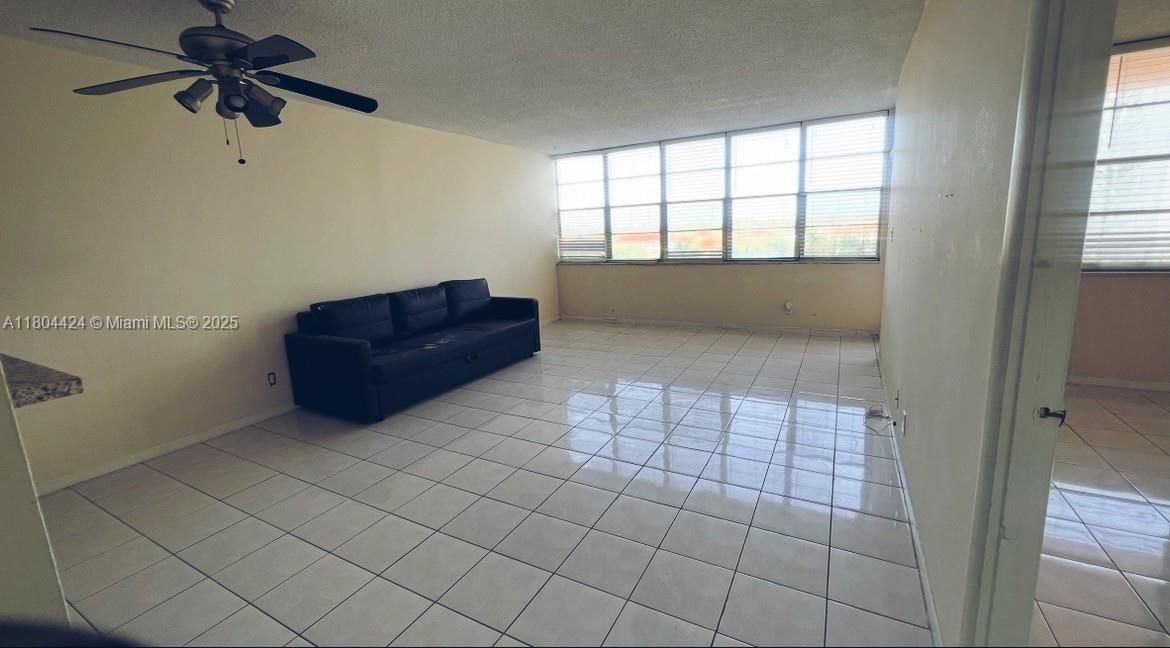 Active With Contract: $125,000 (1 beds, 1 baths, 790 Square Feet)